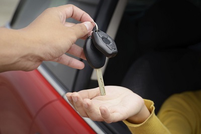Claves para alquilar un coche con garantías