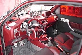 Foto de interior tuning rojo.